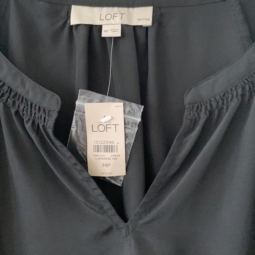 NWT LOFT Black Split Neck 3/4 Length Sleeves 100% Polyester Blouse Size MP - Picture 4 of 16